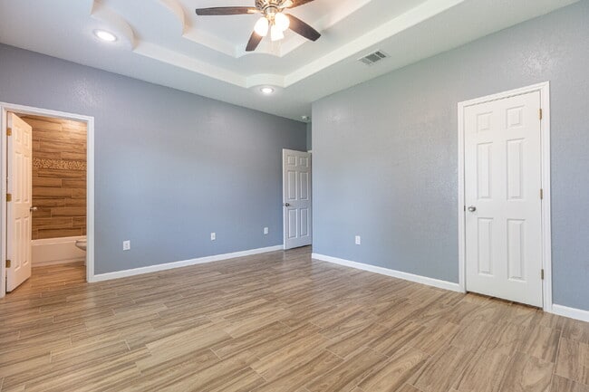 Building Photo - 479 Corliss
