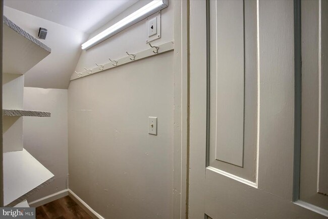 Building Photo - 424 W Main St