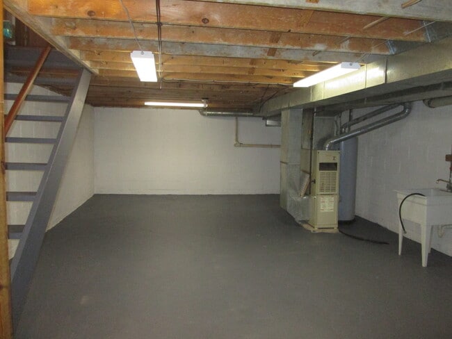 Building Photo - 103 Hazel St