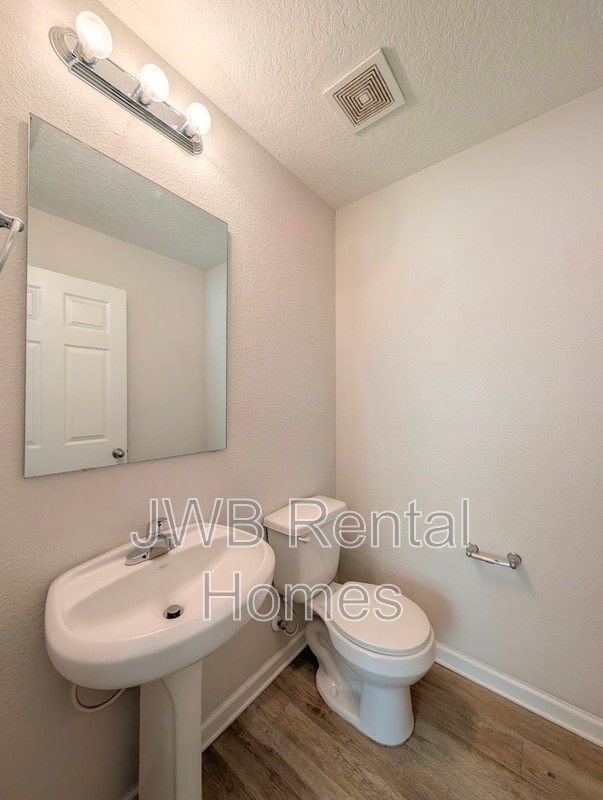 Building Photo - 9020 Eaton Ave