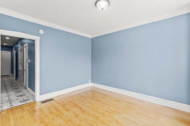 Building Photo - 2246 N Leamington Ave