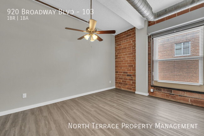 Building Photo - Stylish Urban Living Awaits at Jewell Loft...