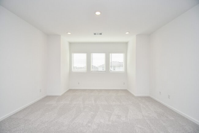 Building Photo - 5624 Frst Cv Dr