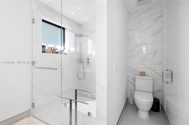 Building Photo - 2489 Meridian Ave