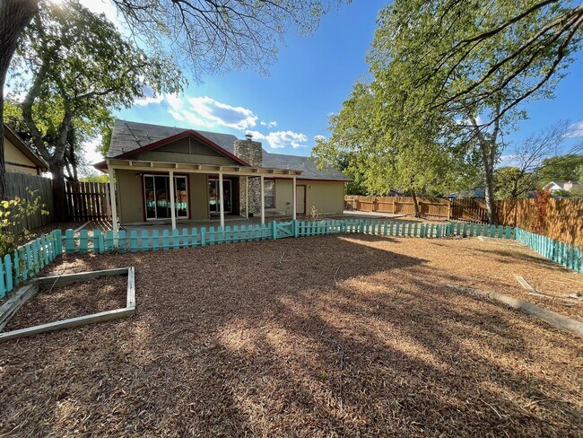 Building Photo - 412 Blue Valley Dr