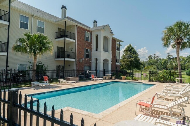 Building Photo - 12386 River Highlands Dr
