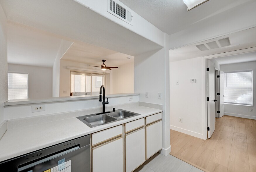 Building Photo - 2300 E Silverado Ranch Blvd