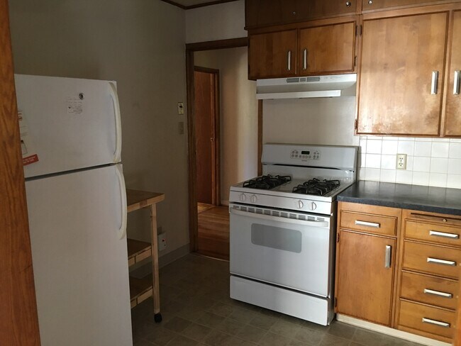 Building Photo - Charming 2 Bedroom 2 bath home with finish...