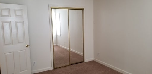 Building Photo - Large 2 bedroom 1 bath unit - upstairs