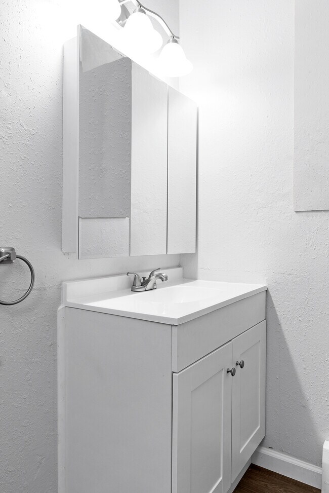 Bathroom Room - Newly Remodeled - 508 N Bliss St