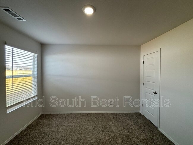 Building Photo - 6428 Newark Dr