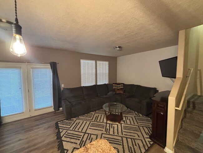 Building Photo - 10993 Birch Creek Rd