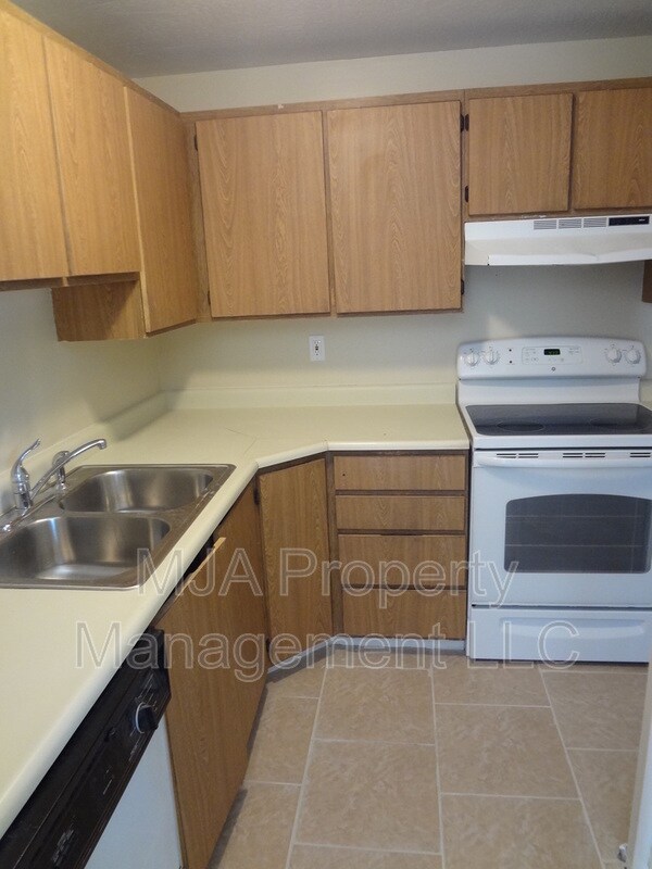 Building Photo - 4642 S Arlington Park Dr