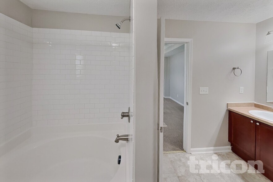 Building Photo - 501 Homey Dr