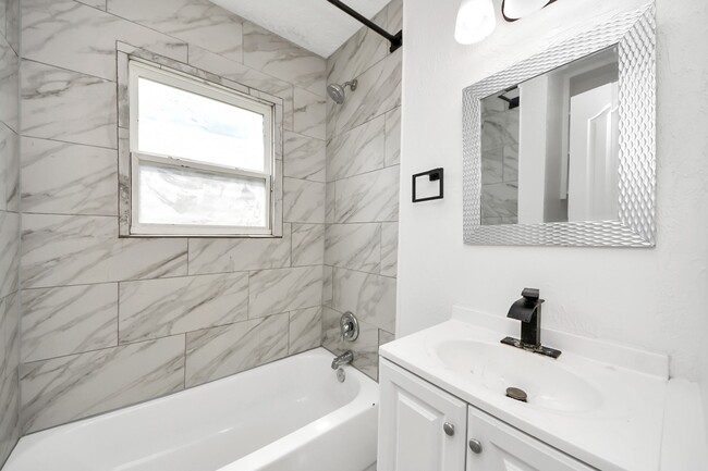 Building Photo - 406 73rd St