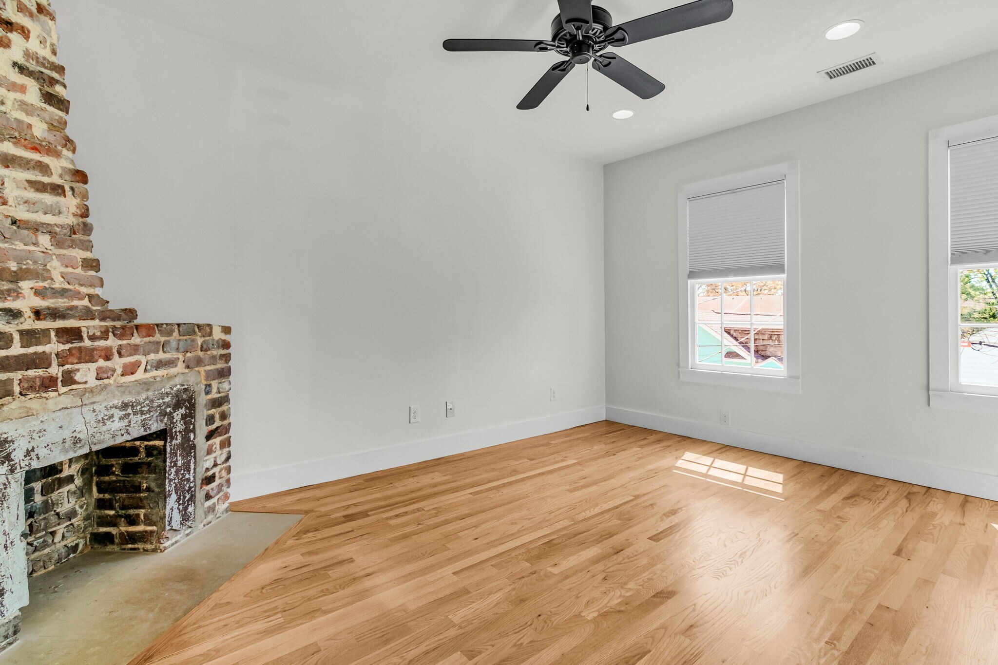 Building Photo - 40 Poinsett St