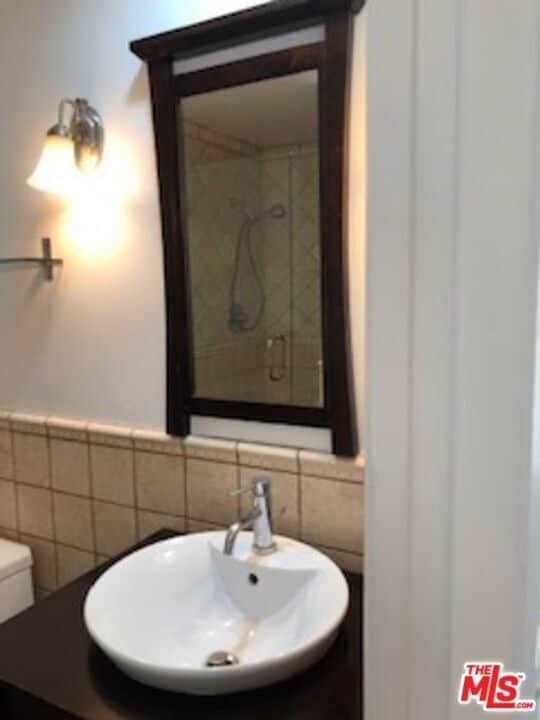 Building Photo - 622 S Barrington Ave