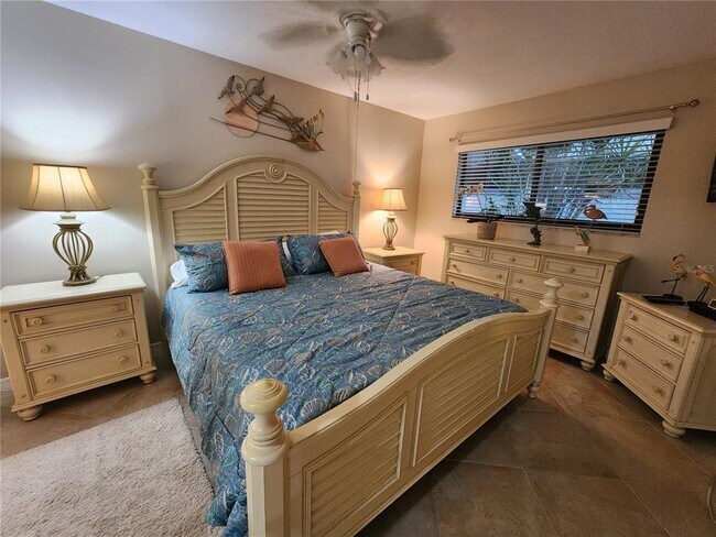 Building Photo - 6361 Bahia Del Mar Blvd S