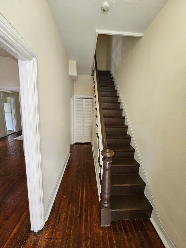 Building Photo - 2BR/1BA Rowhouse In Church Hill - Chimbora...