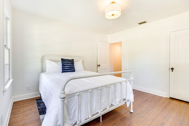 Building Photo - 15 S Lawsona Blvd