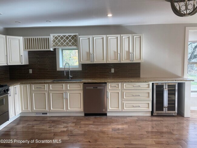 Building Photo - 628 Hudson St