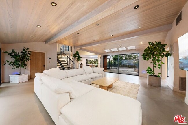 Building Photo - 3627 Woodhill Canyon Rd
