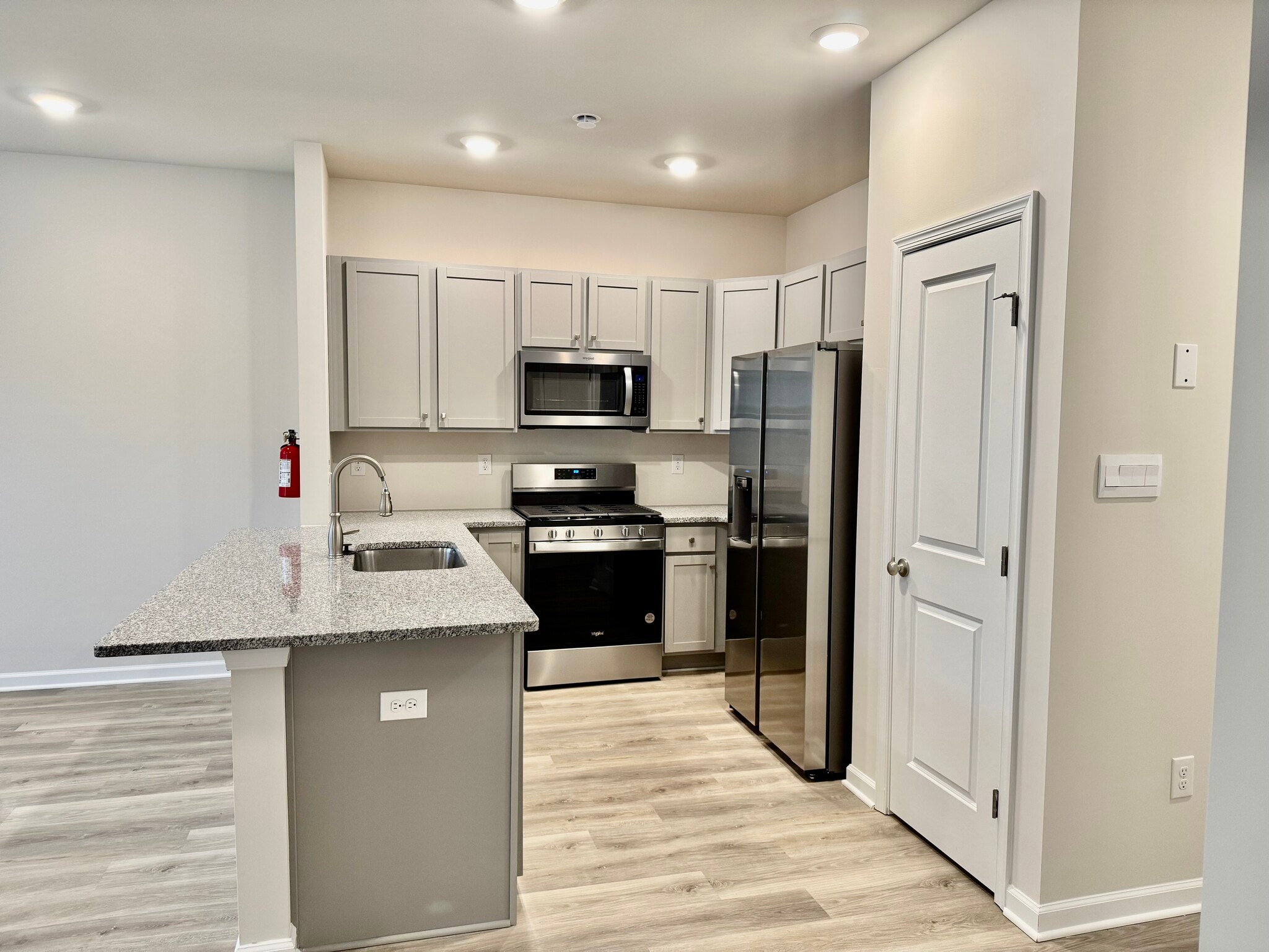 Kitchen - 6 Elliot Ln