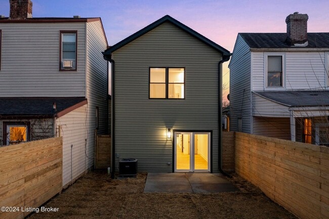 Building Photo - Home in Germantown for Rent - Carport, Fenced Back Yard!
