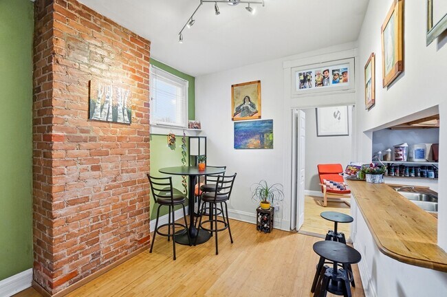 Building Photo - 1220 Louden St