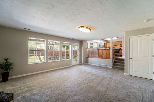 Building Photo - Beautiful Home in Midvale w/ attached 2 ca...