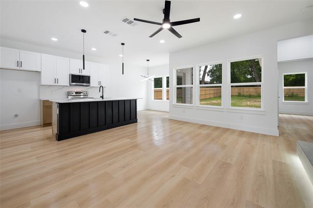 Building Photo - 3900 De Maggio St