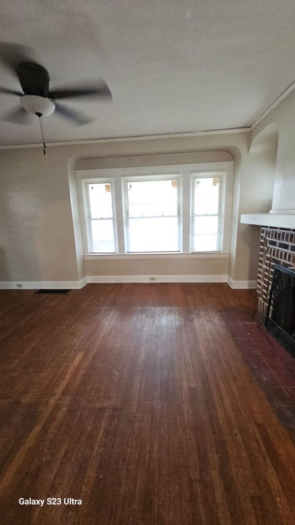 Building Photo - Charming 3-Bedroom Property in Prime Location