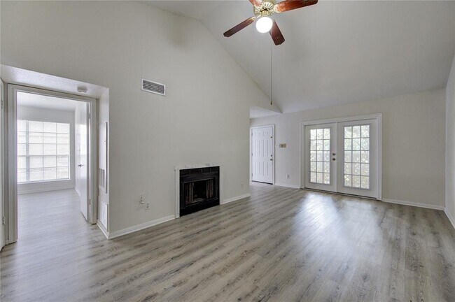 Building Photo - 2121 El Paseo St
