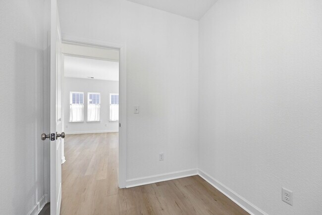 Building Photo - 208 Ryker Rd E