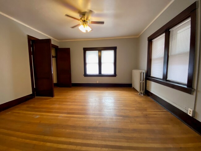 Building Photo - 1405 S 10th St