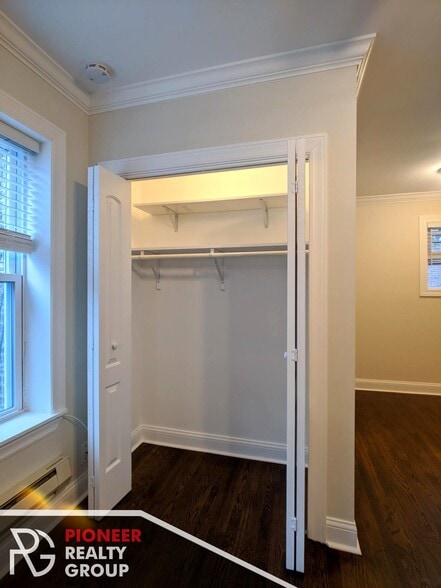 Building Photo - 2127 N Dayton St