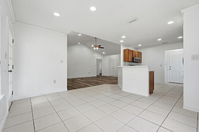 Building Photo - Renovated Home in Niceville!