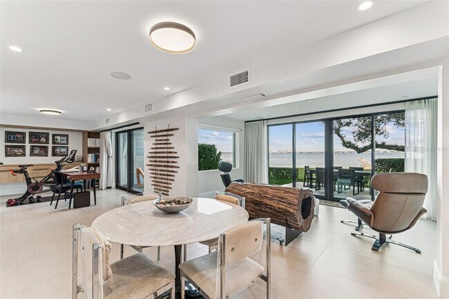 Building Photo - 5010 Bayshore Blvd