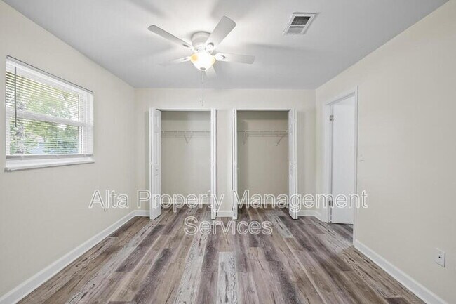 Building Photo - 11357 Bedford Oaks Dr
