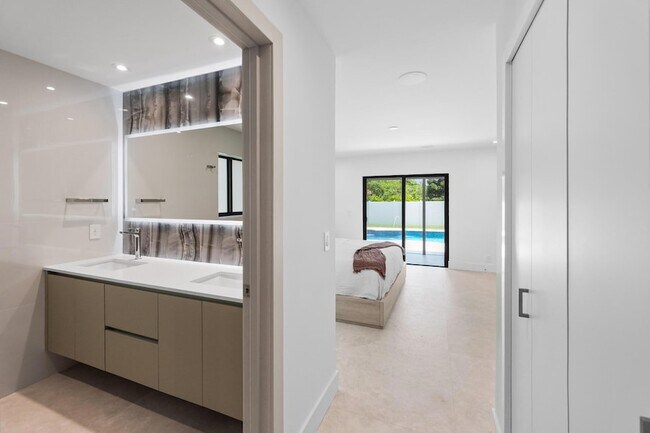 Building Photo - 1291 Bimini Ln