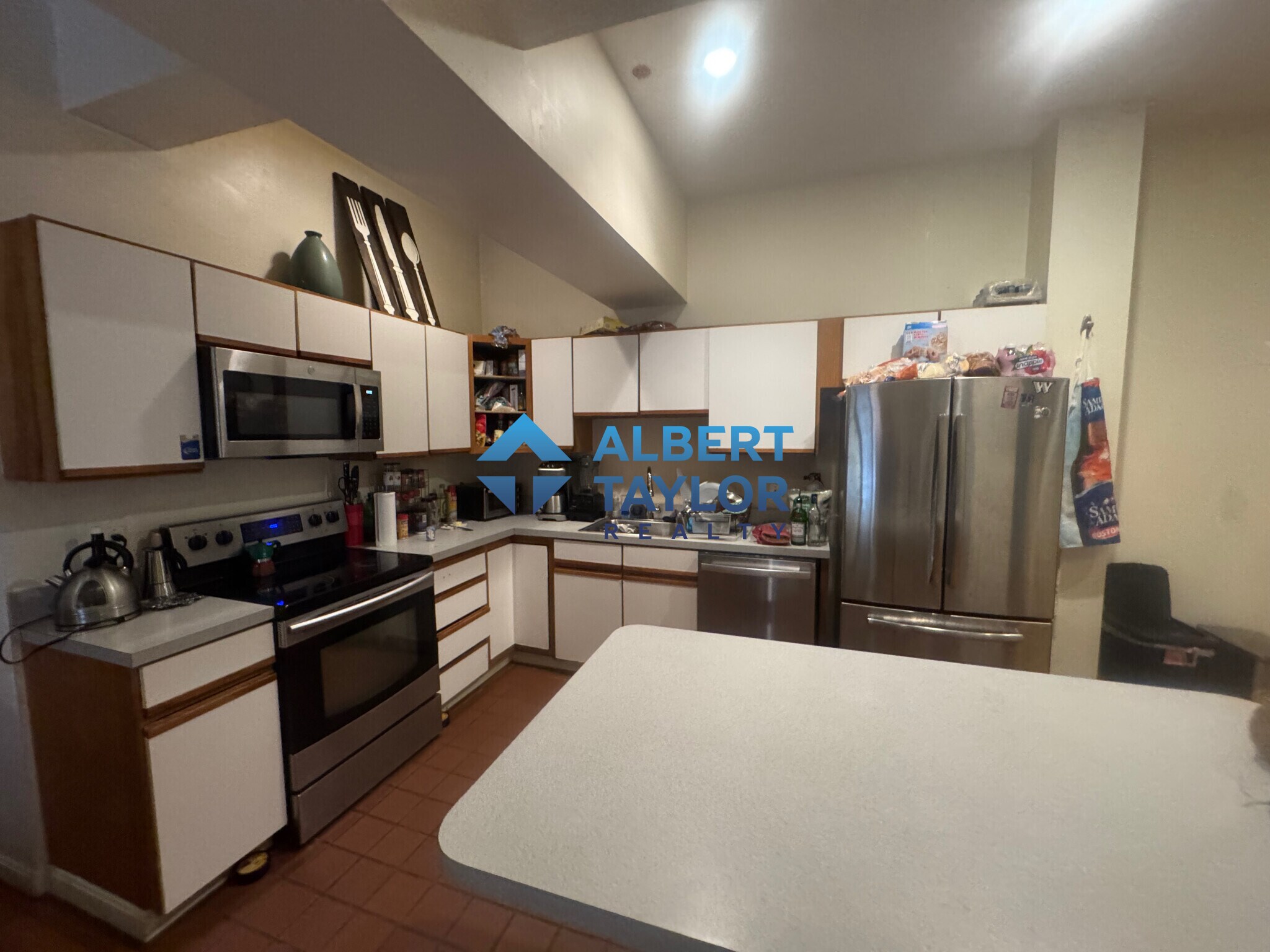 Building Photo - 440 Park Dr