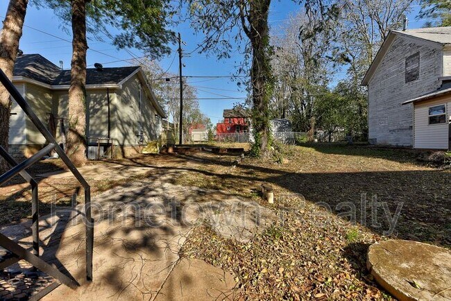 Building Photo - 506 E Harrison Ave