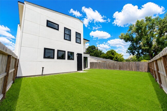 Building Photo - 6835 Weston St