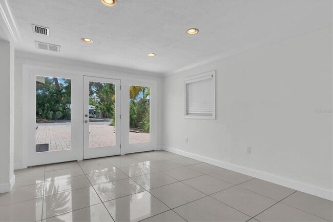Building Photo - 314 Bahia Vista Dr