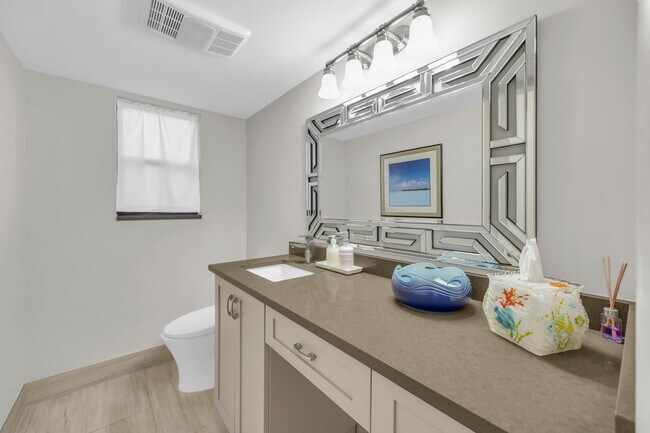 Building Photo - 25 SE Turtle Creek Dr