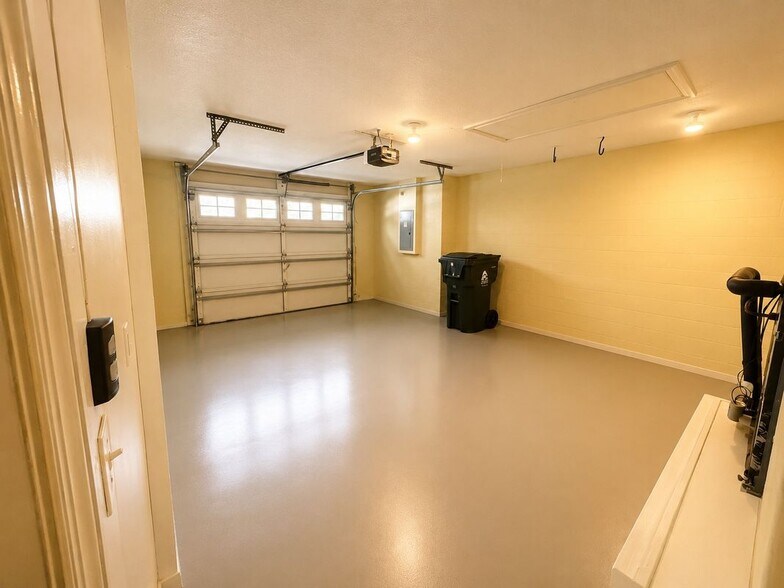Building Photo - 615 Villa Ct