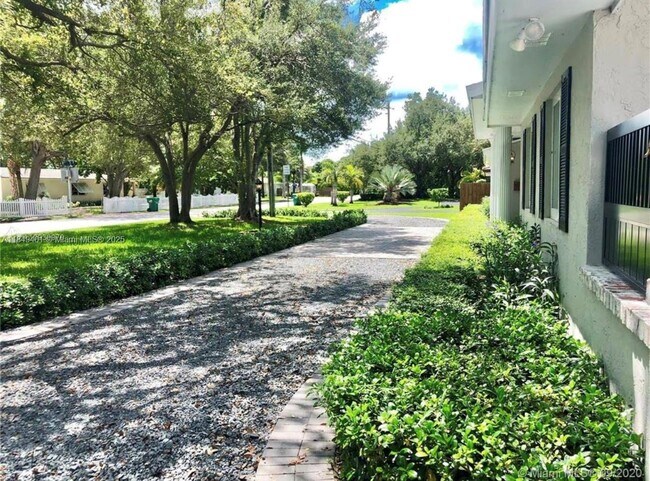Building Photo - 16420 SW 80th Ave