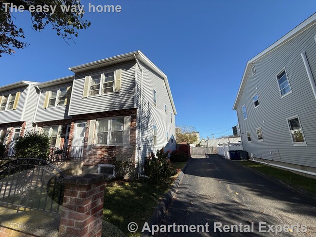 Building Photo - 7 Myrtle St