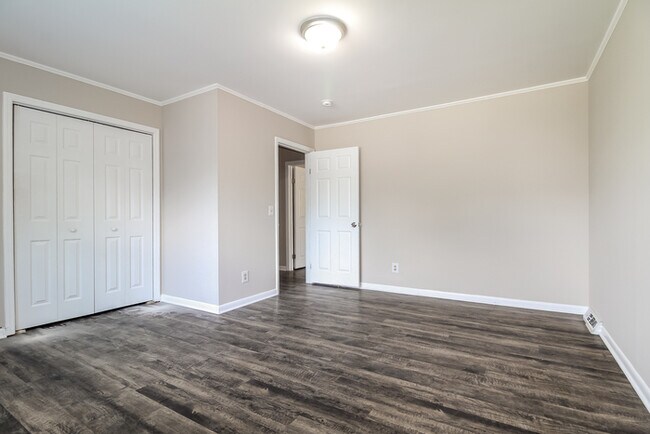 Building Photo - 107 Meadowbrook Dr