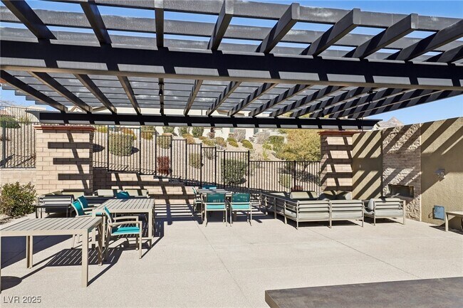 Building Photo - 104 Alamere Falls Dr